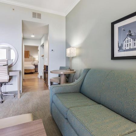 Cherry Tree Inn & Suites Τράβερς Σίτι Εξωτερικό φωτογραφία
