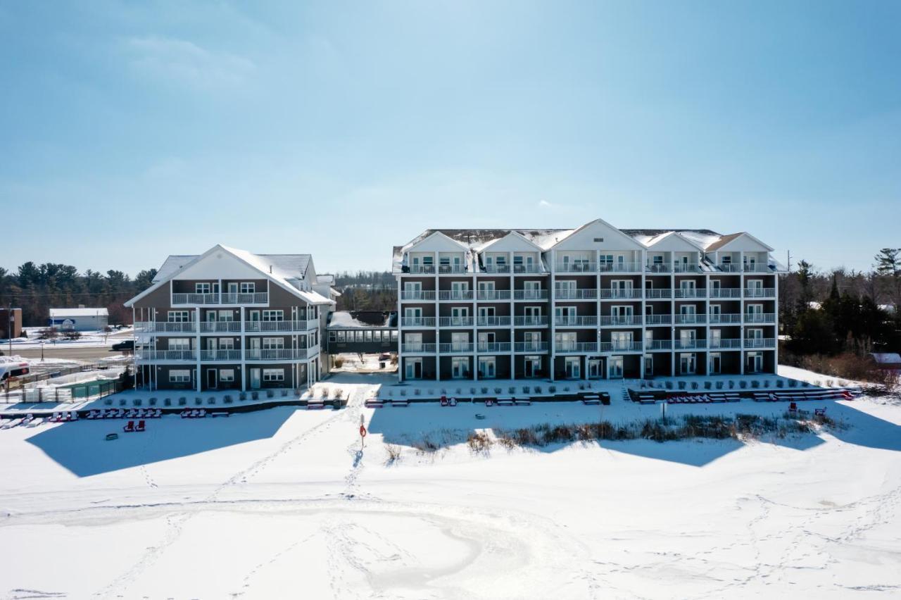 Cherry Tree Inn & Suites Τράβερς Σίτι Εξωτερικό φωτογραφία