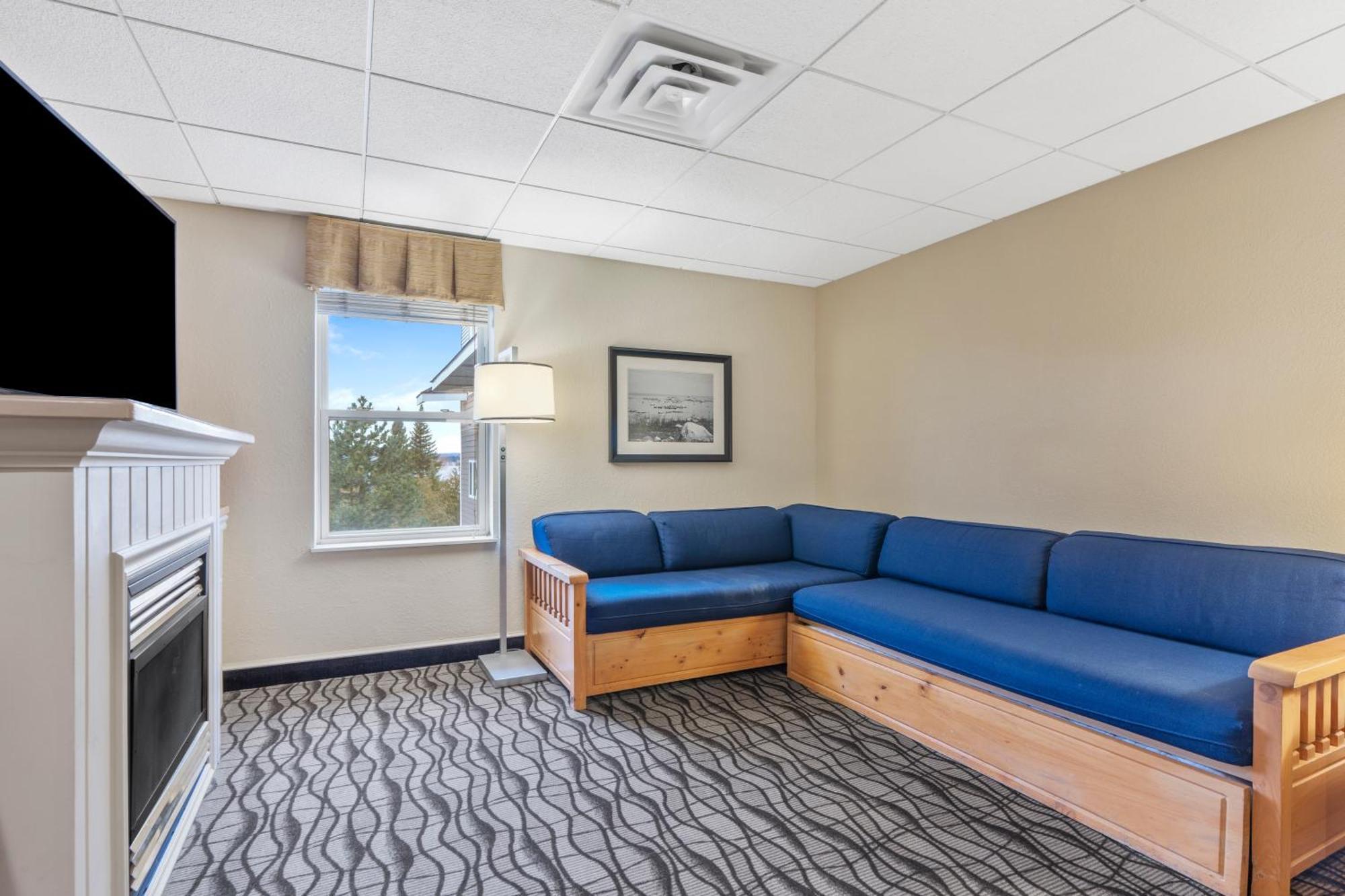 Cherry Tree Inn & Suites Τράβερς Σίτι Εξωτερικό φωτογραφία