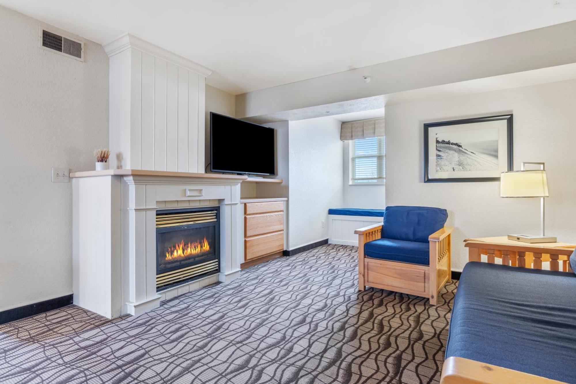 Cherry Tree Inn & Suites Τράβερς Σίτι Εξωτερικό φωτογραφία