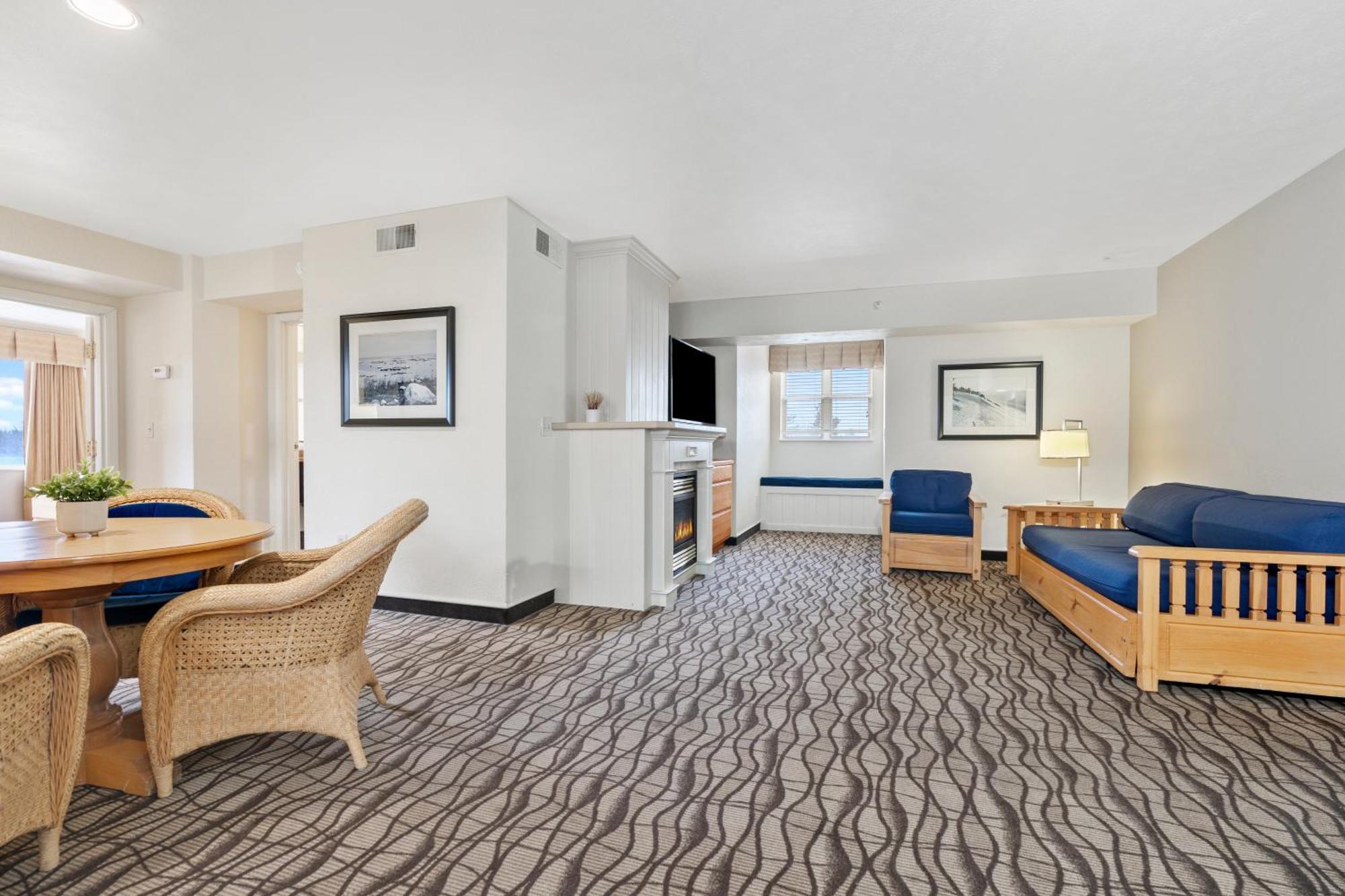 Cherry Tree Inn & Suites Τράβερς Σίτι Εξωτερικό φωτογραφία