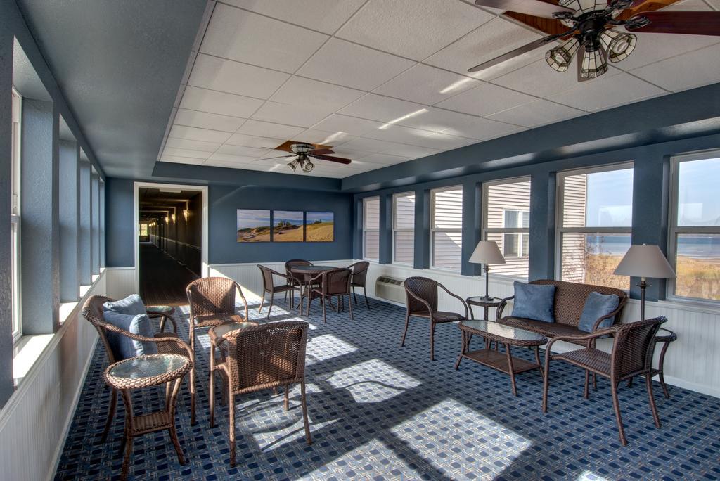 Cherry Tree Inn & Suites Τράβερς Σίτι Εξωτερικό φωτογραφία